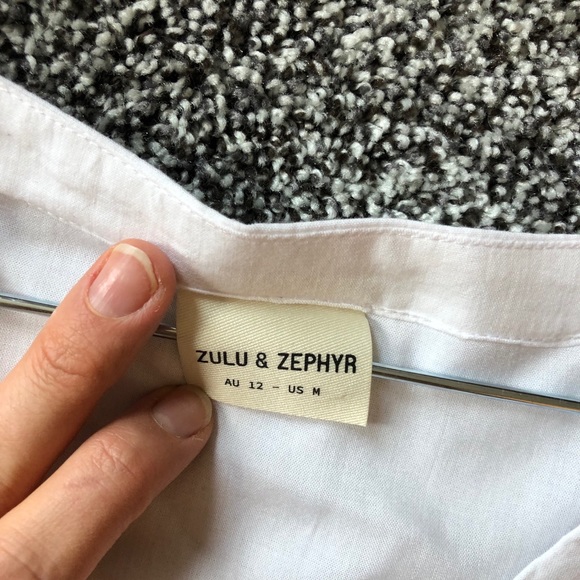 Zulu and Zephyr Thin White Cropped Front Tunic - Picture 4 of 4